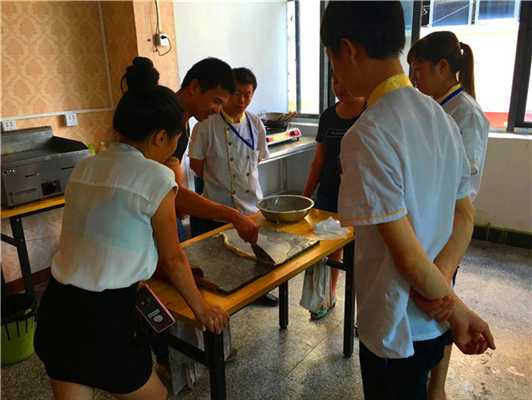 魅力小吃培訓(xùn)學(xué)員臺(tái)灣手抓餅制作作品案例