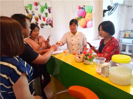 魅力小吃培訓(xùn)學(xué)員美味奶茶實踐現(xiàn)場案例