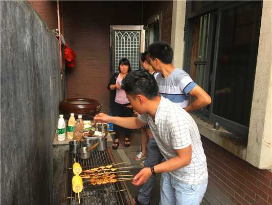 魅力小吃培訓(xùn)學(xué)員風(fēng)味燒烤實(shí)操制作現(xiàn)場案例