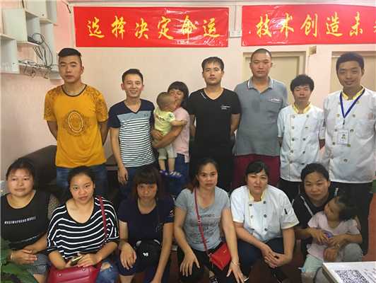 魅力小吃快餐小炒培訓班畢業學員合影